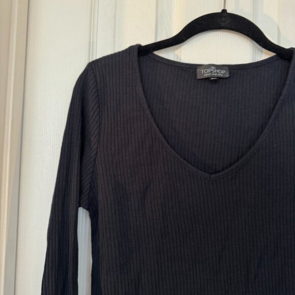EUC TopShop V-Neck Ribbed Cropper T-shirt, Black, Size 10 Tall - Picture 3 of 15